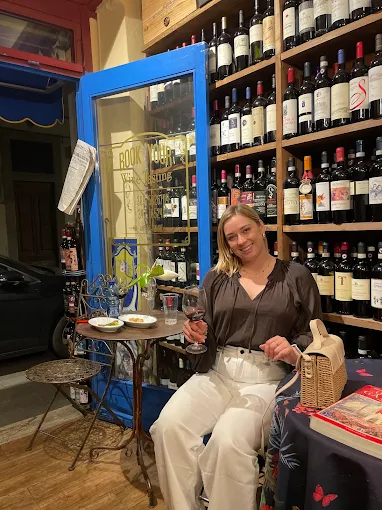 Guests tasting Tuscan wine at Antiche Dogane in Florence (1)