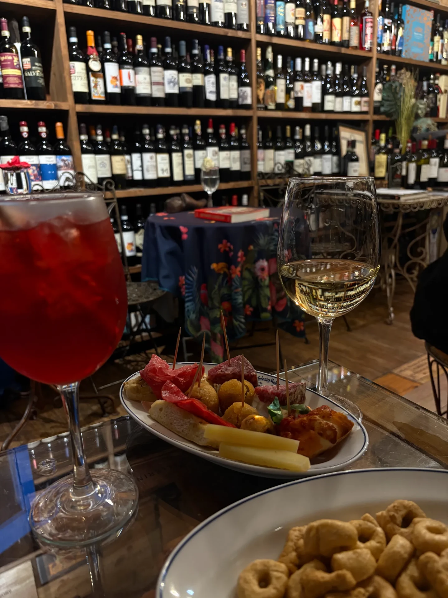 Guests tasting Tuscan wine at Antiche Dogane in Florence (5)